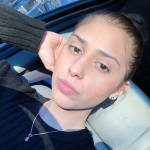 Meet your Posher, Naisha